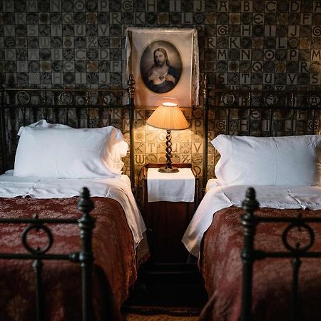 St Benedict - Victorian Bed And Breakfast Hastings Bagian luar foto