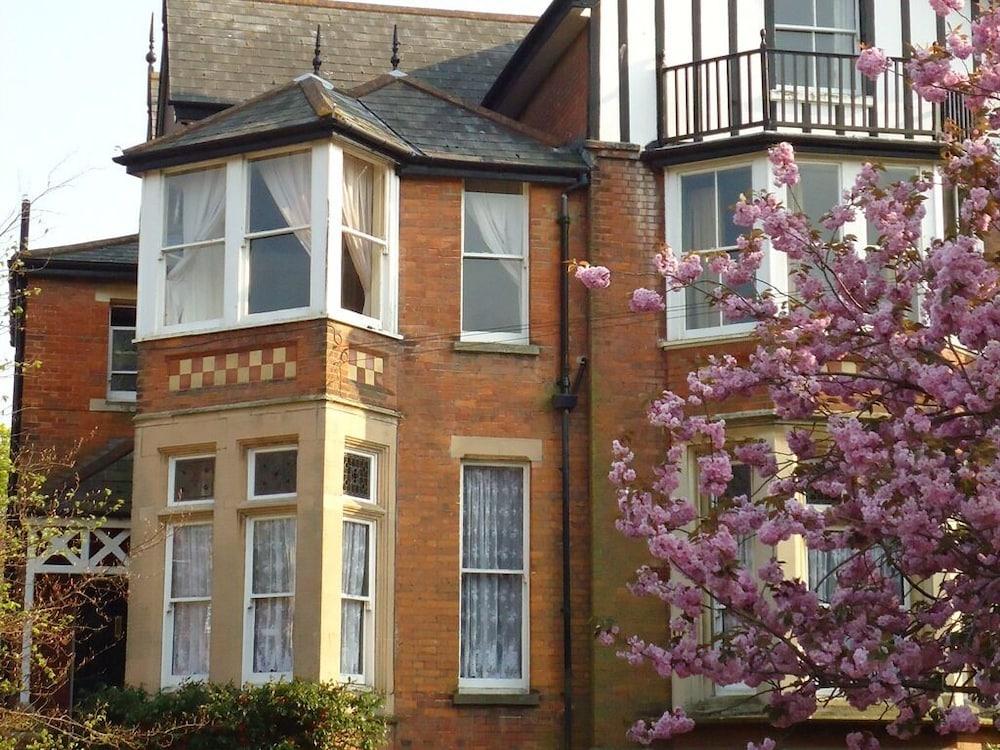 St Benedict - Victorian Bed And Breakfast Hastings Bagian luar foto