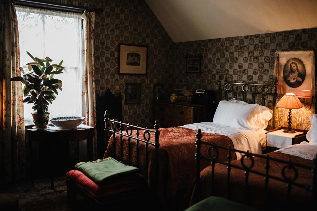 St Benedict - Victorian Bed And Breakfast Hastings Bagian luar foto